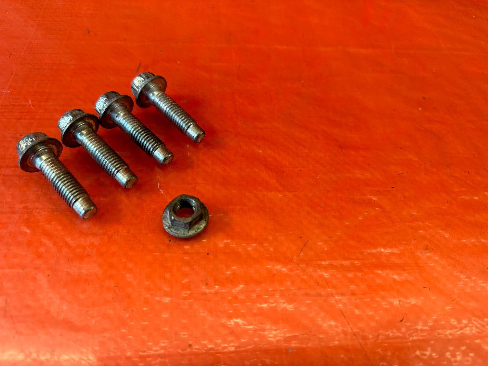 16 24 INFINITI Q50   3.0L   DRIVER LEFT ENGINE MOUNT BRACKET BOLTS NUTS OEM 2421
