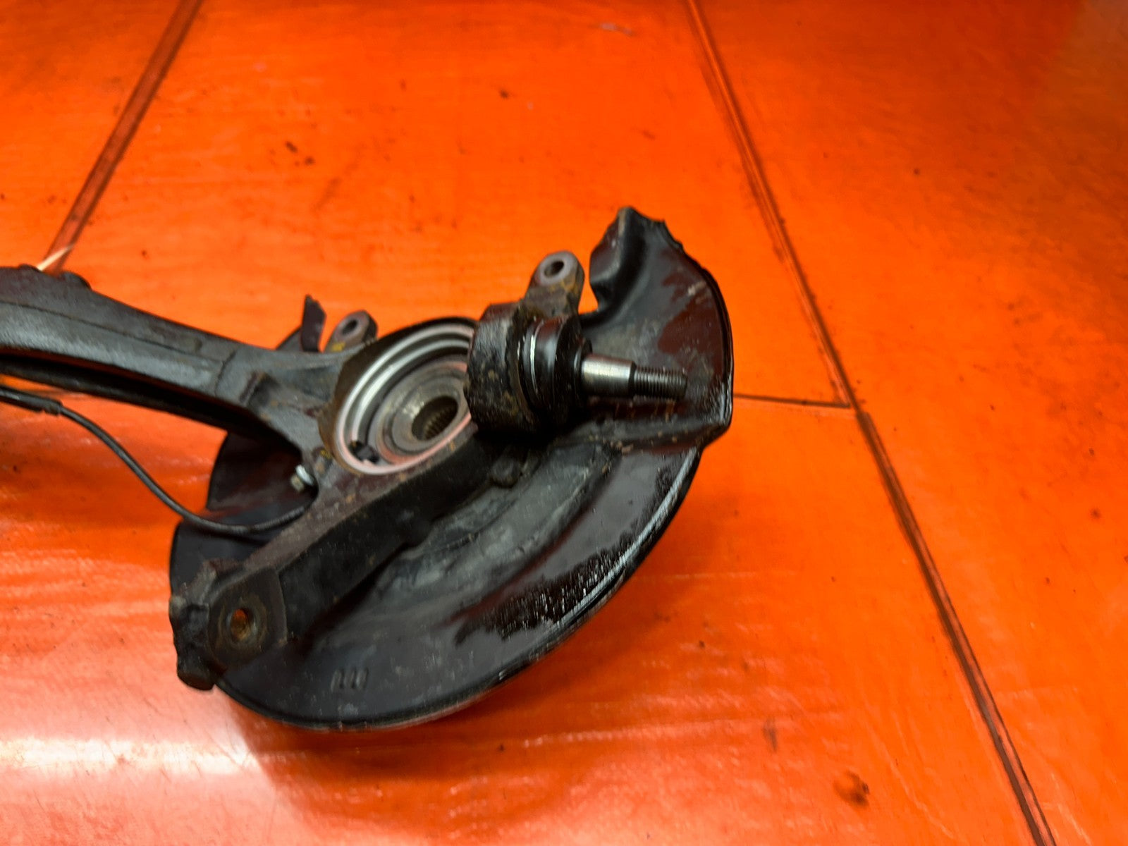 04-08 ACURA TSX 4D 2.4L K24A2 LEFT FRONT DRIVER STEERING KNUCKLE SPINDLE HUB 34212