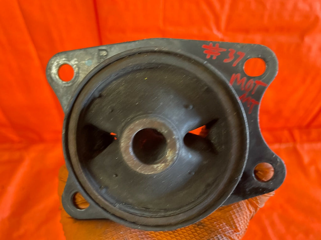 00 09 HONDA S2000   PASSENGER RIGHT DIFFERENTIL RUBBER MOUNT   OEM FACTORY #373