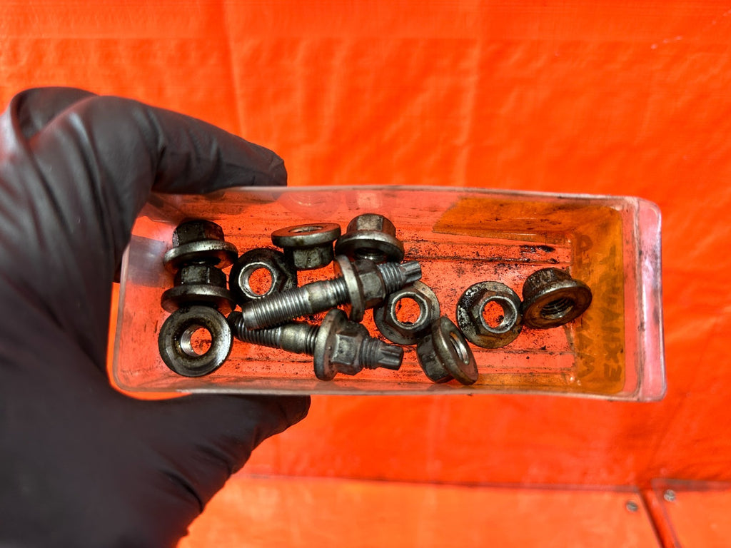 08 15 INFINITI G37 Q60 VQ37 VQ37VHR EXHAUST MANIFOLD BOLTS   OEM 3110