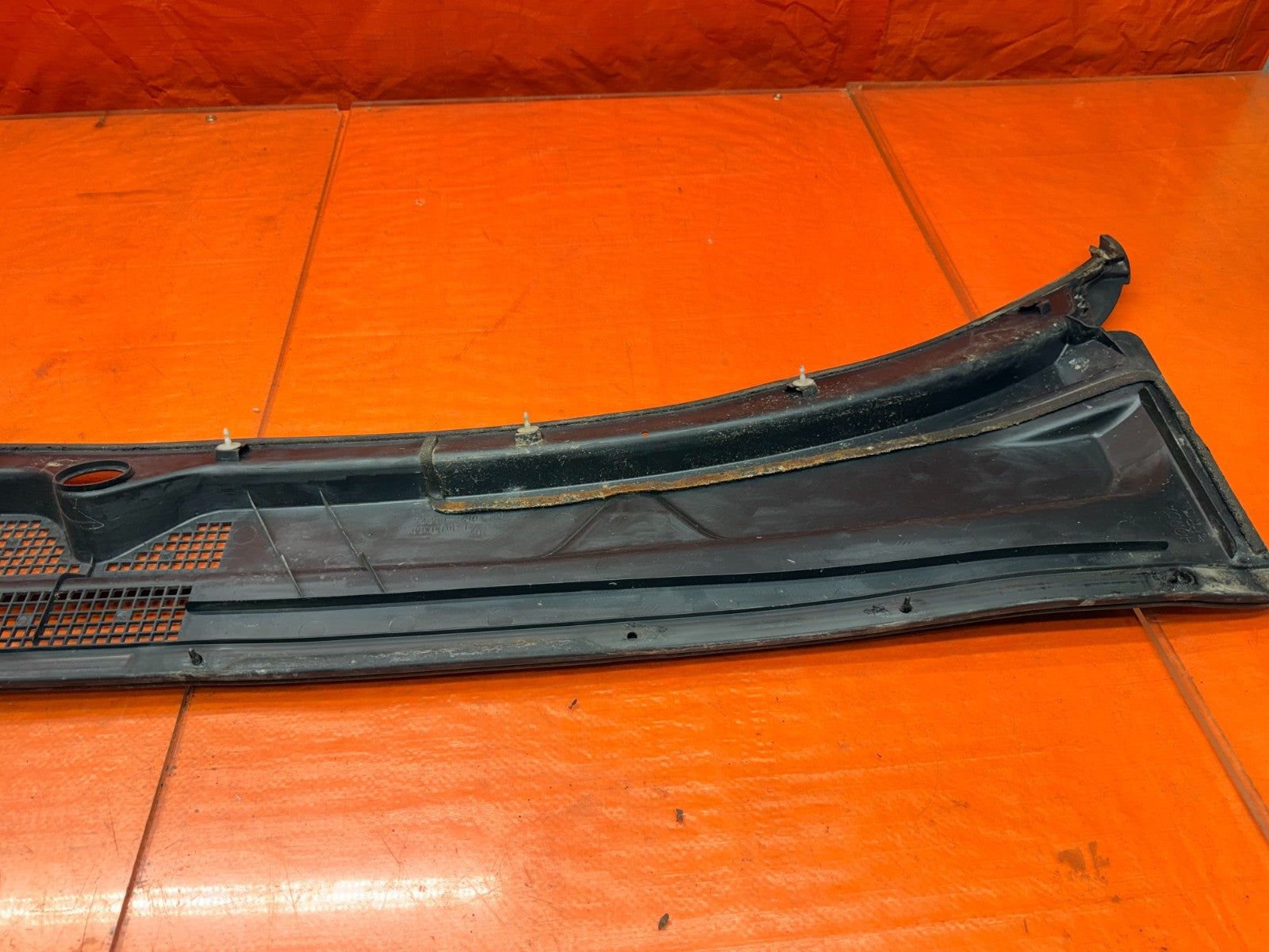 97 01 HONDA PRELUDE 2.2L FRONT WINDSHIELD WIPER COWL VENT COVER PLASTIC OEM #33613