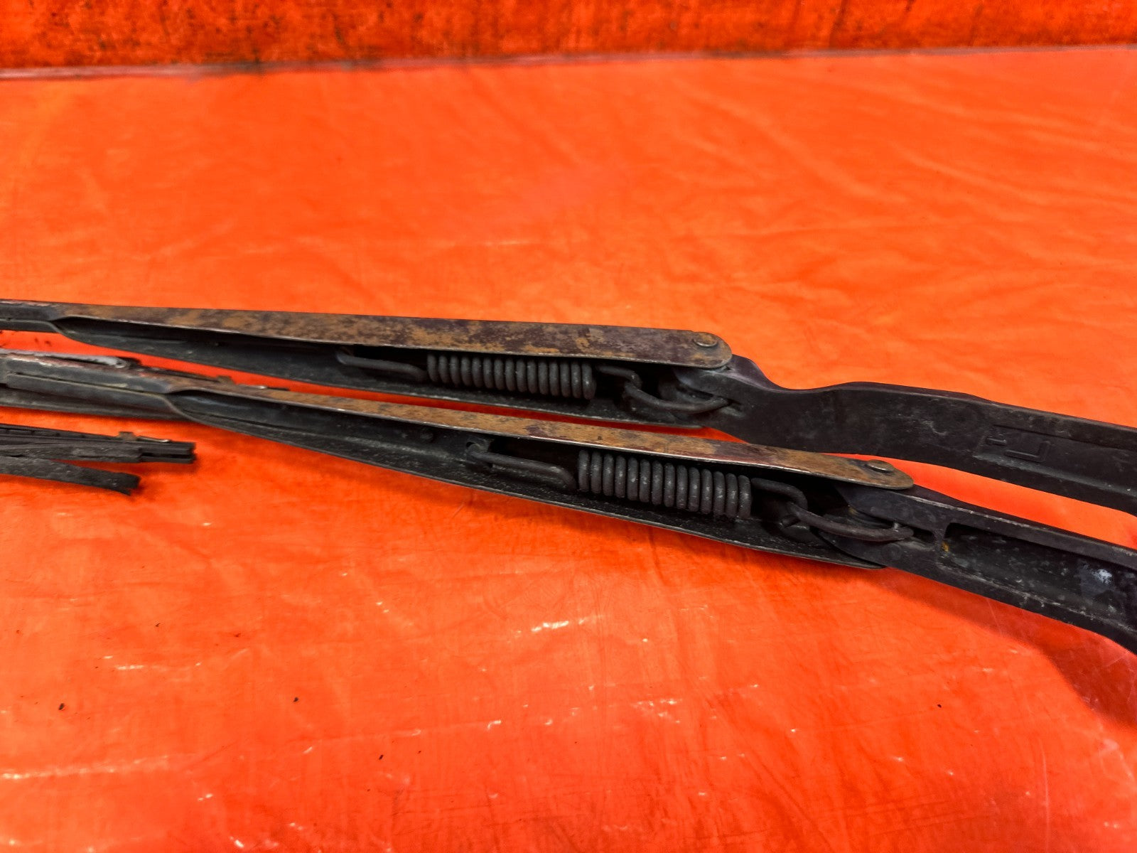 90 91 HONDA CIVIC HATCHBACK   LEFT & RIGHT WINDSHIELD WIPER ARMS   OEM 3257