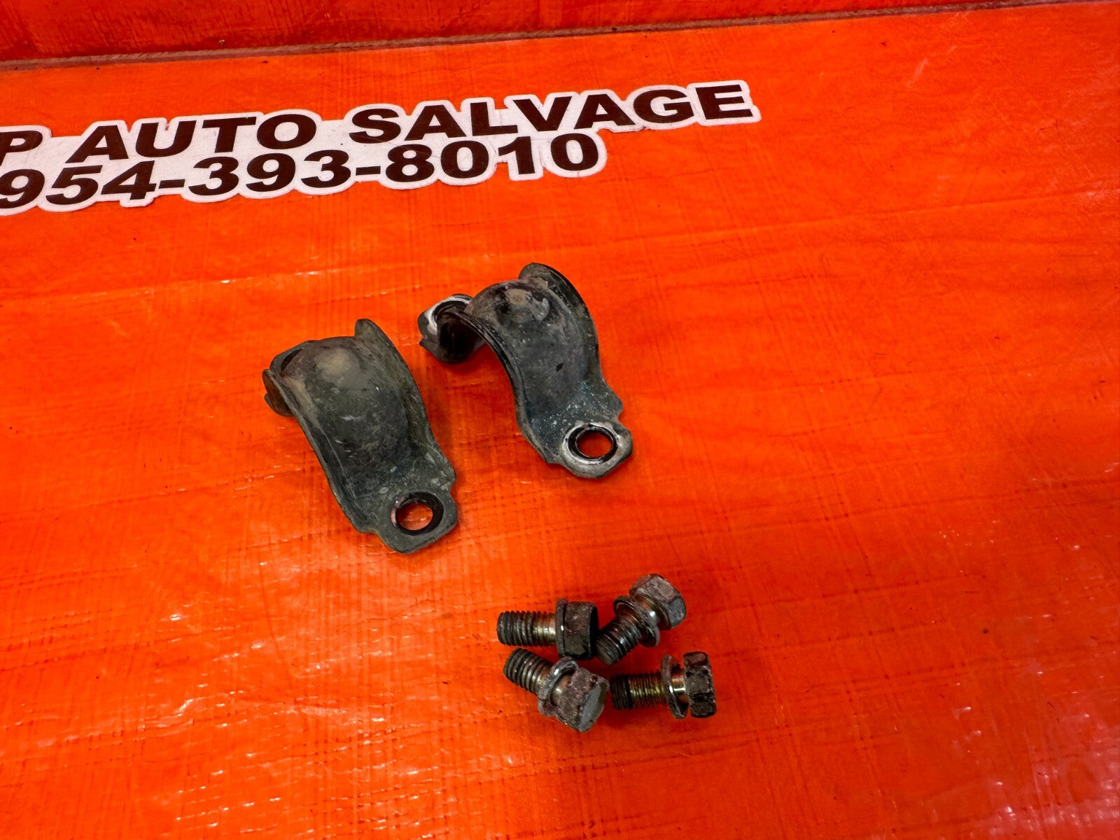 04 08 ACURA TSX   LEFT & RIGHT REAR SWAY BAR BRACKETS & BUSHINGS   OEM #2557
