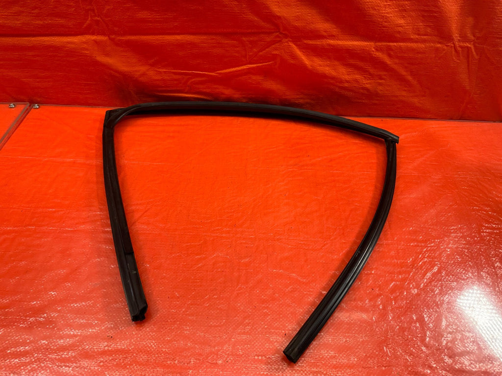 04 08 ACURA TSX   PASSENGER RIGHT REAR WINDOW GLASS RUN CHANNEL   OEM #20515