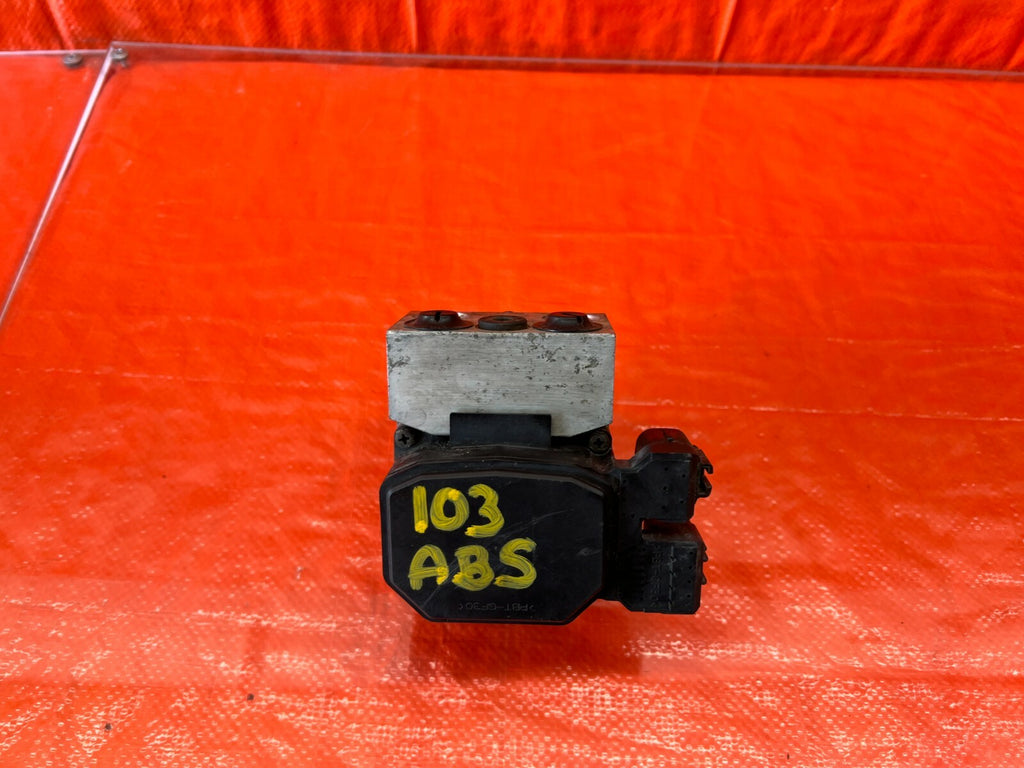 00 02 TOYOTA CELICA   ABS PUMP ANTI SKID LOCK ACTUATOR VSA MODULATOR   OEM #1033