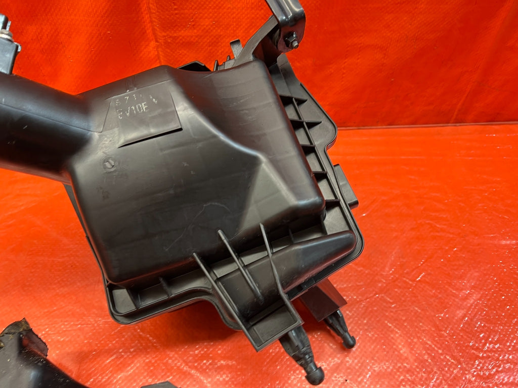 08 10 INFINITI G37 S SPORT   RIGHT   FACTORY AIR INTAKE FILTER BOX HOUSING   OEM7