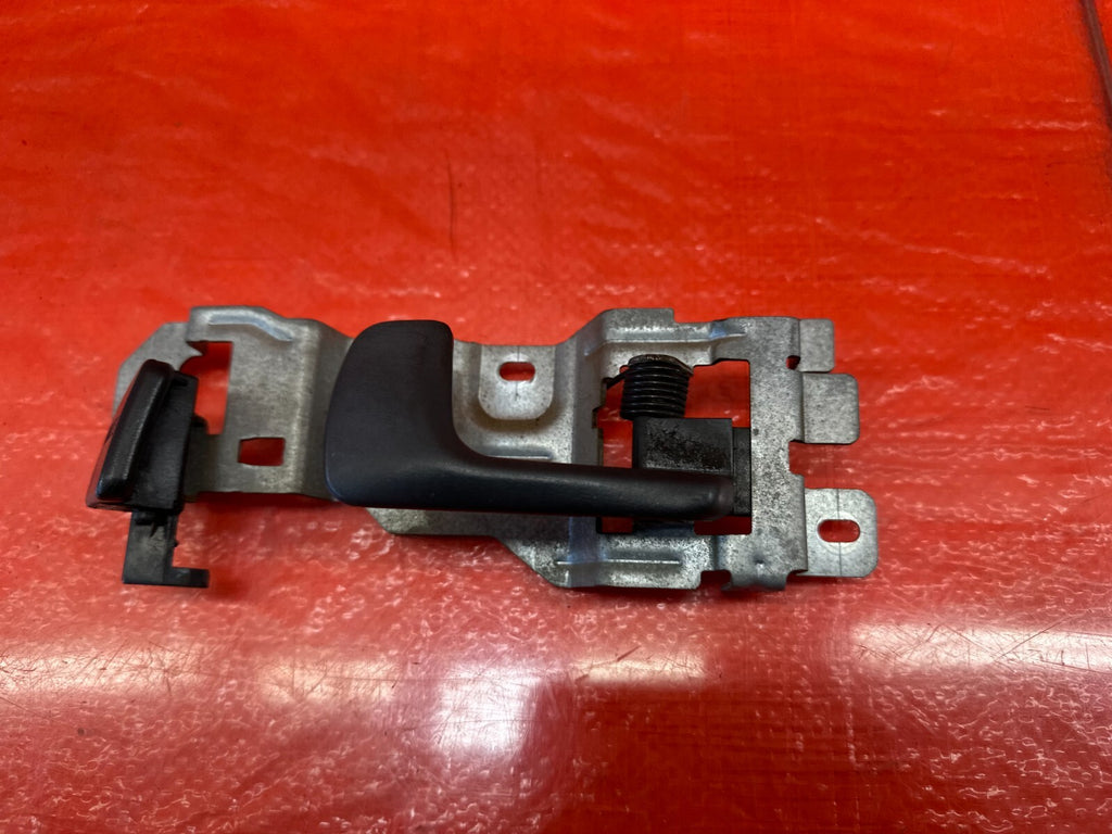 99 00 HONDA CIVIC   COUPE & HATCH   PASSENGER RIGHT INTERIOR DOOR HANDLE OEM 2183