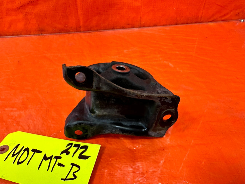 94 97 HONDA DEL SOL S & SI   92 00 CIVIC REAR ENGINE MOUNT MOTOR MOUNT OEM 2722