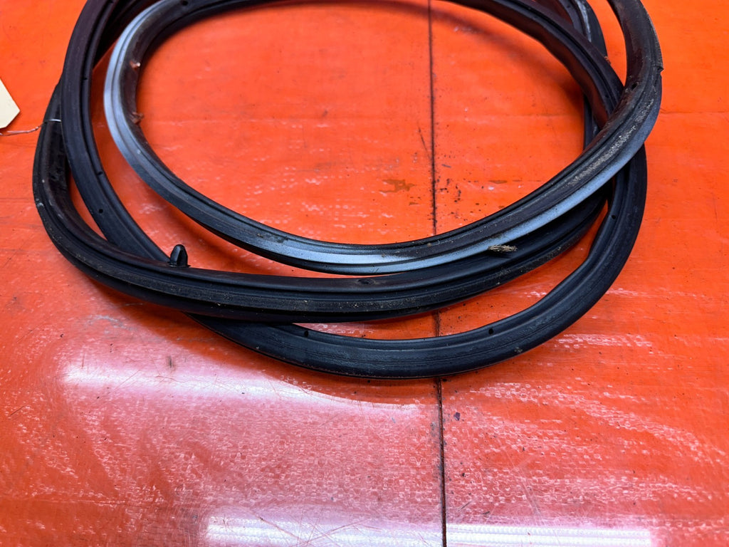 94 01 ACURA INTEGRA 2D LEFT DRIVER DOOR CHASSIS WEATHERSTRIP SEAL OEM #33110