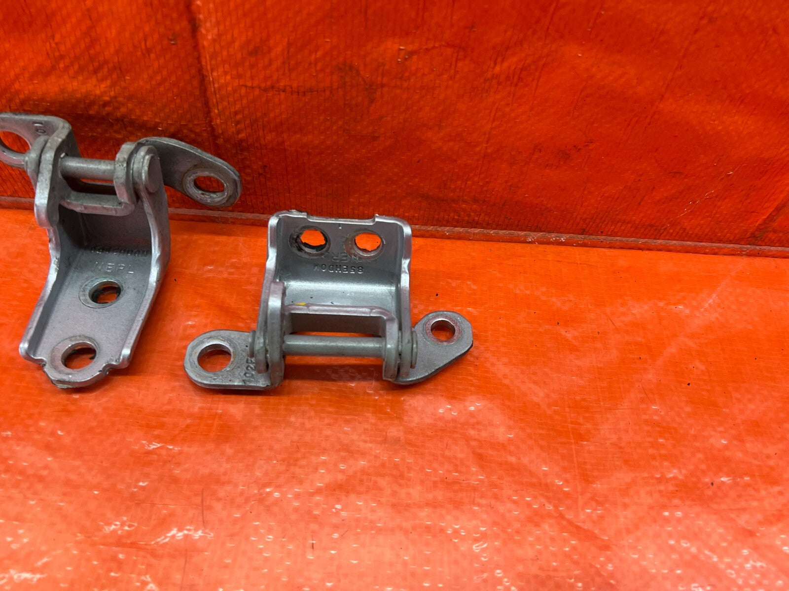 06 11 CIVIC 4D SEDAN   PASSENGER RIGHT REAR DOOR HINGE SET UPPER LOWER   OEM 1551