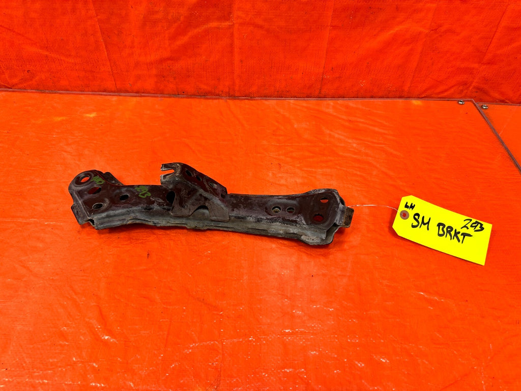 13 16 SCION FRS 17 20 86 13 20 BRZ DRIVER LEFT SUBFRAME SWAY BAR BRACKET OEM 2930