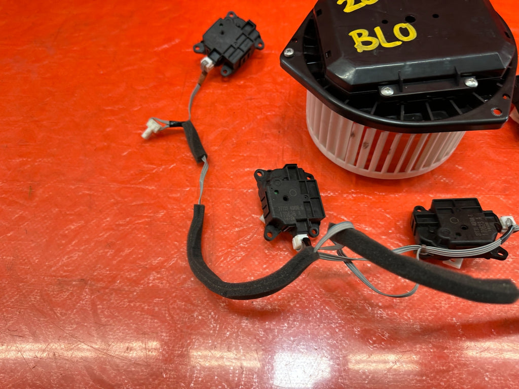 17 20 INFINITI Q60   HVAC AIR CONDITIONING BLOWER MOTOR W/ MODULES   OEM #2008