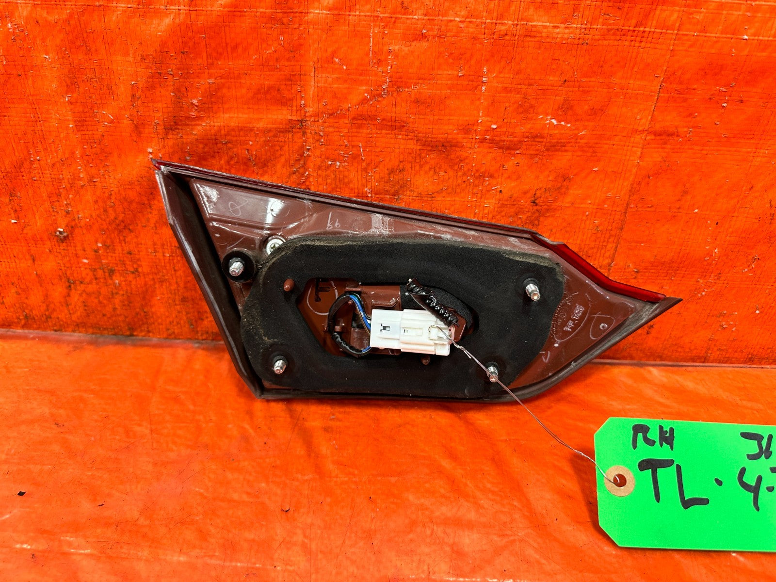 14 15 INFINITI Q50   DRIVER RIGHT TRUNK MOUNTED   INNER TAIL LIGHT LAMP OEM #3162