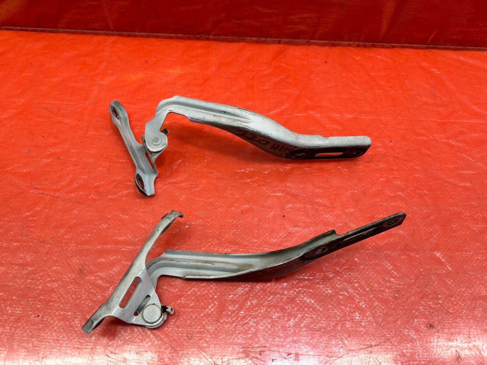 06 11 HONDA CIVIC   HOOD HINGES   DRIVER LEFT PASSENGER RIGHT HINGES OEM 2203