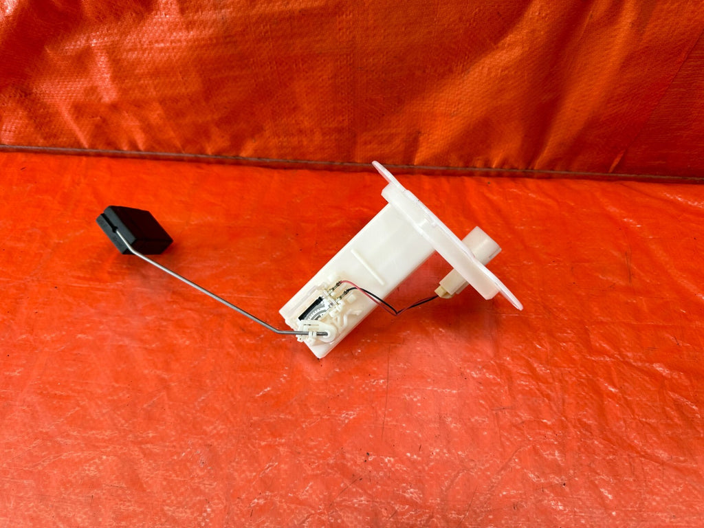 16 20 INFINITI Q50 / 17 20 Q60 3.0L GASOLINE GAS FUEL LEVER SENSOR METER OEM 2005