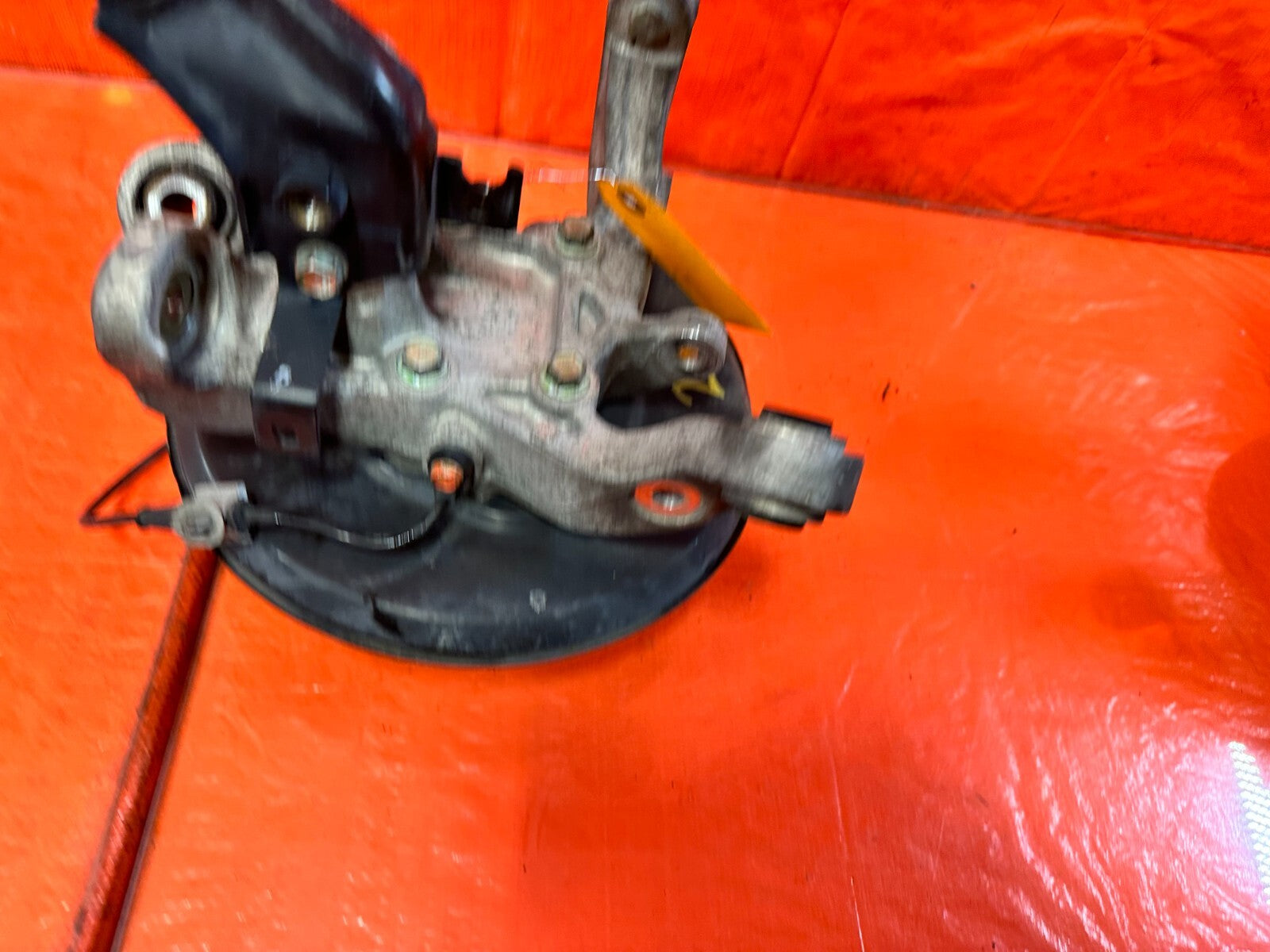 04 08 ACURA TSX   PASSENGER RIGHT REAR   SPINDLE KNUCKLE HUB  OEM 2918
