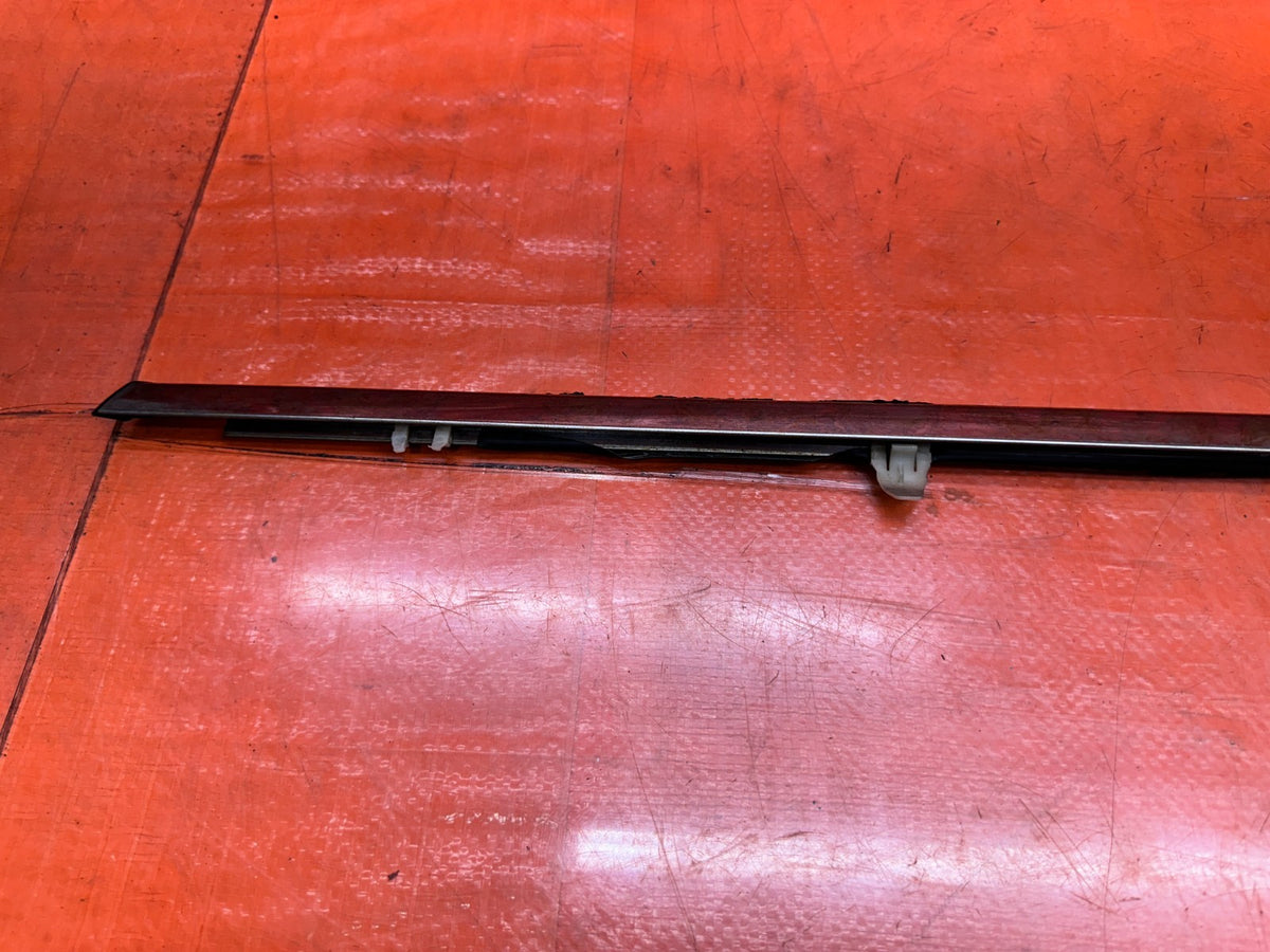 1994-2001 ACURA INTEGRA 2D PASSENGER RIGHT DOOR GLASS OUTER TRIM MOLD OEM #3497