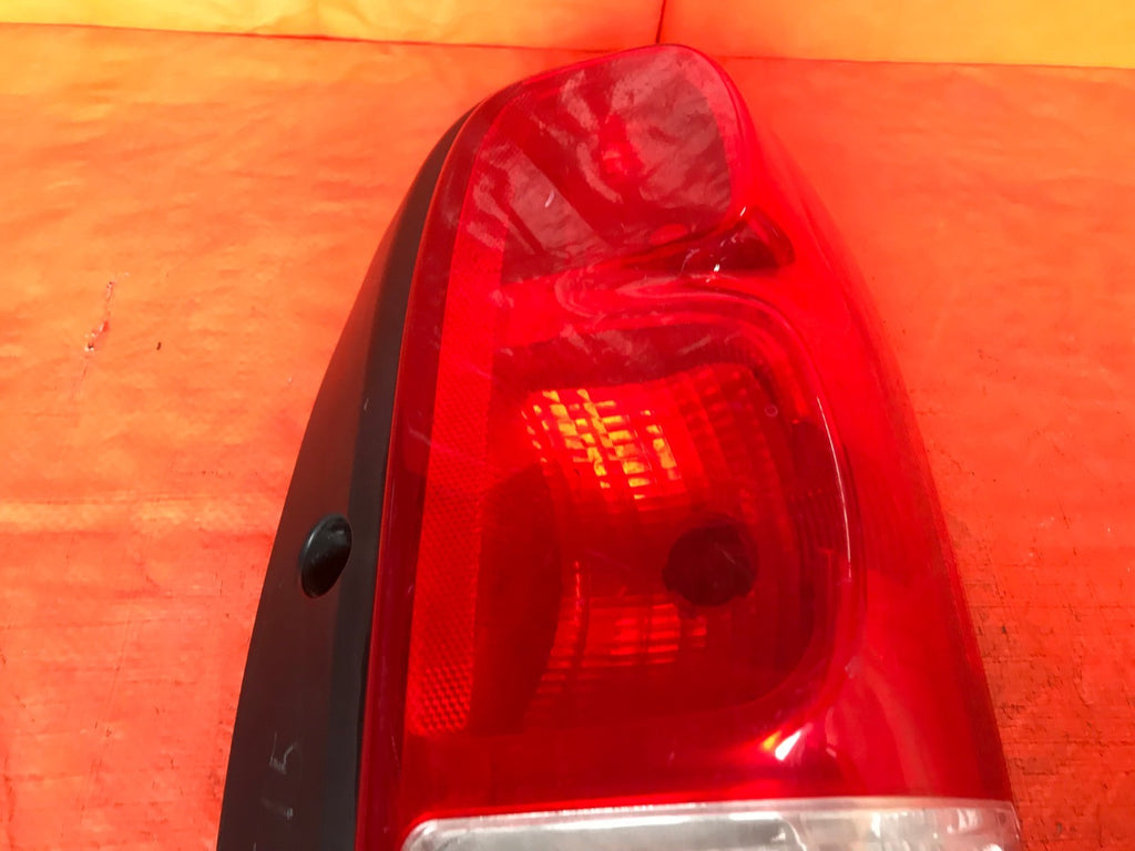 OEM 2005 2006 2007 BUICK TERRAZA PASSENGER RIGHT TAIL LIGHT LAMP 05 06 073