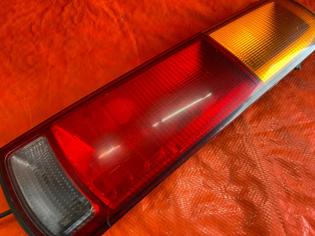 97 01 HONDA CR V CRV   PASSENGER RIGHT   TAIL LIGHT LAMP W/ HARNESS OEM #677