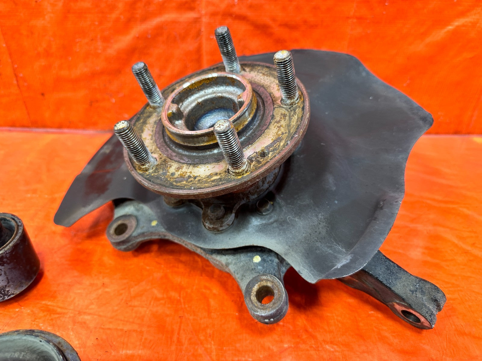 13 16 HYUNDAI GENESIS COUPE   DRIVER LEFT FRONT SPINDLE KNUCKLE AND ALL ARMS OEM2