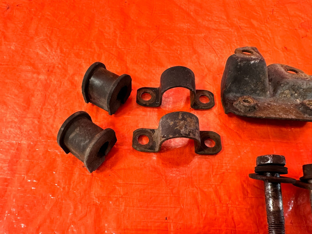 94 01 ACURA INTEGRA   REAR SWAY BAR BUSHINGS AND BRACKETS LEFT & RIGHT OEM #2816