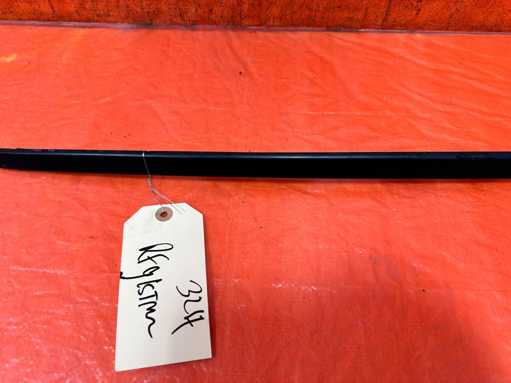 18 22 HONDA ACCORD   PASSENGER RIGHT EXTERIOR WINDSHIELD TRIM PLASTIC   OEM #3246