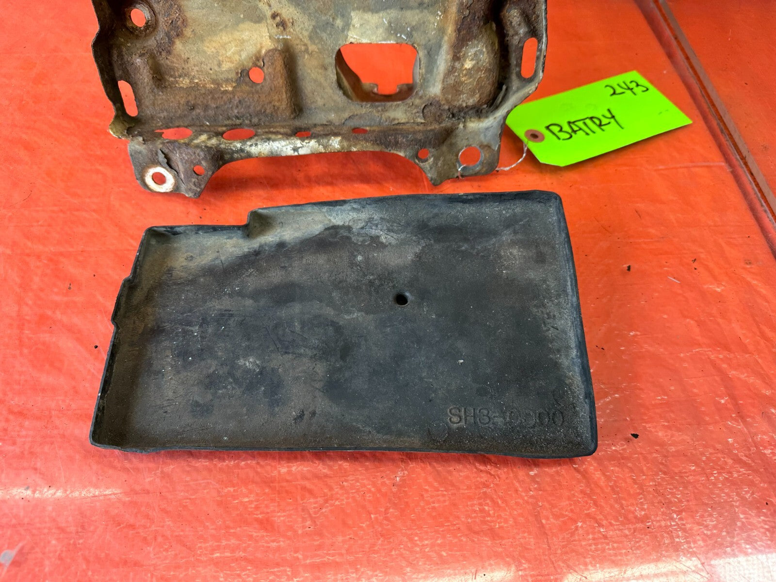 88 91 HONDA CRX   BATTERY TRAY MOUNTING BRACKET W/ PLASTIC TRIM    OEM #2432