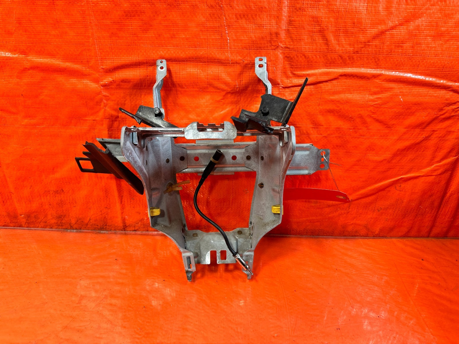92 95 HONDA CIVIC   RADIO MOUNTING BRACKET W/ RADIO BEZEL TRIM   OEM #3270