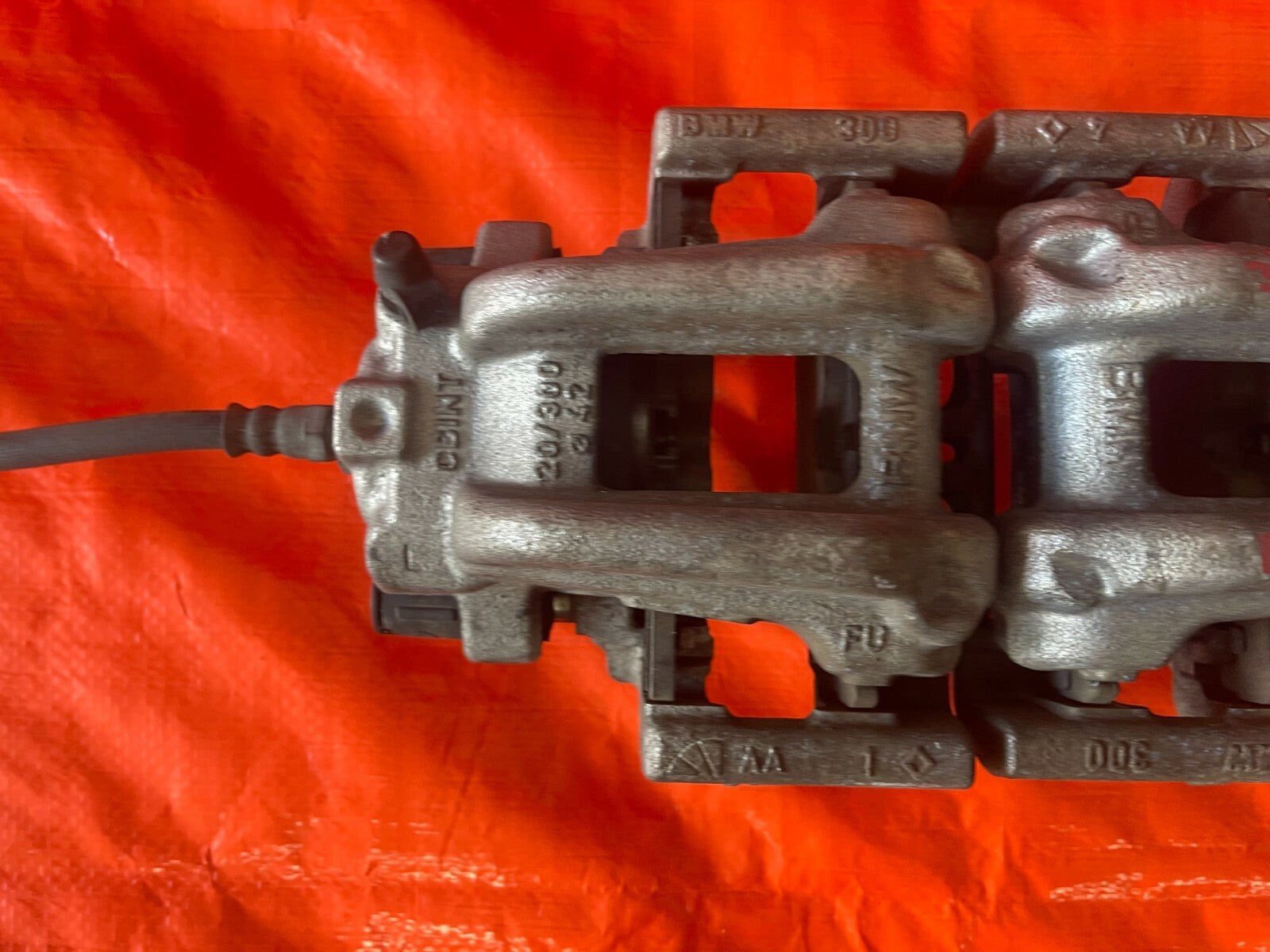 17 18 BMW 320i   REAR WHEEL DRIVE   BASE NON SPORT   REAR CALIPER SET LEFT RIGHT5