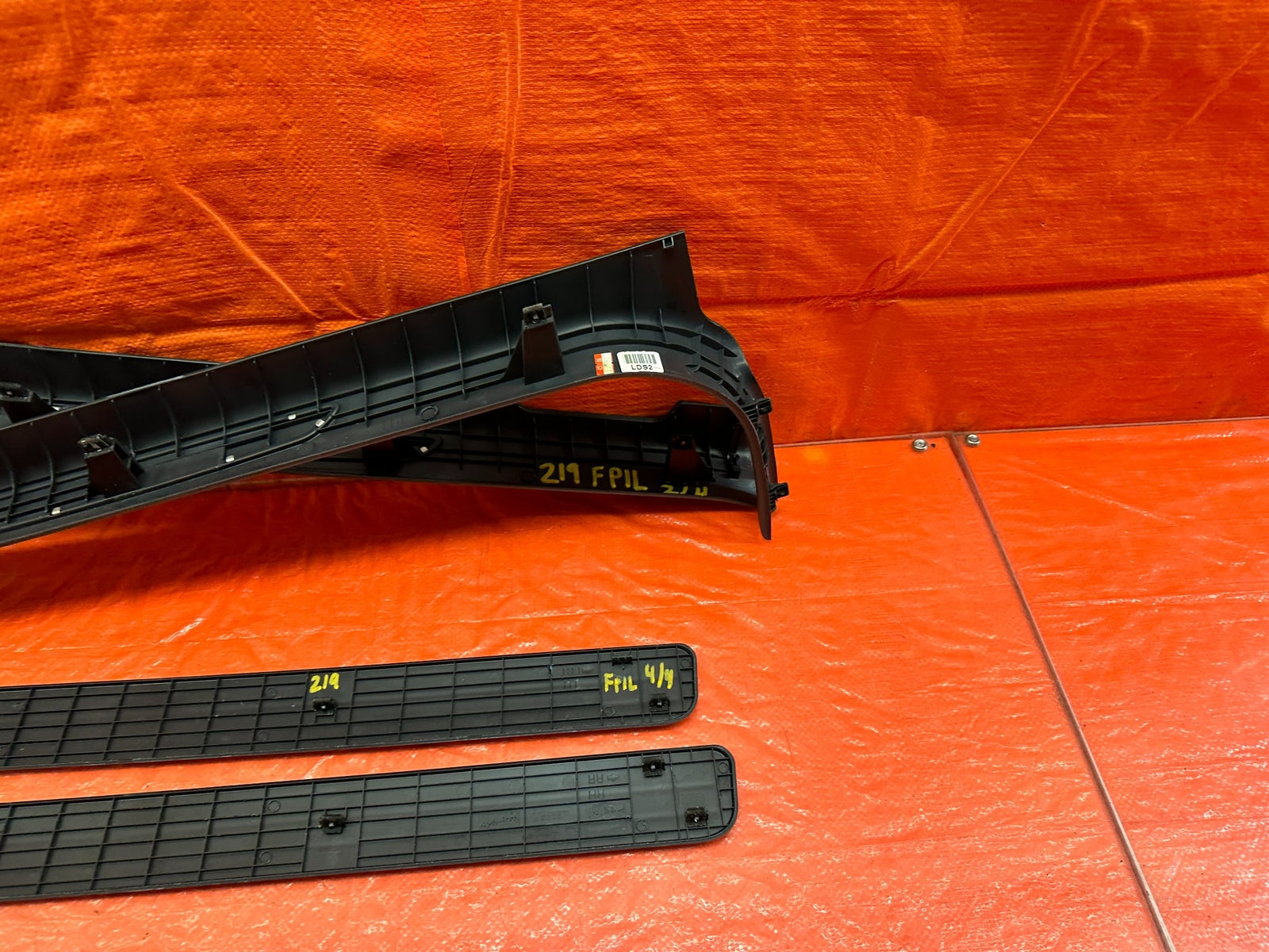 10 16 HYUNDAI GENESIS COUPE   LEFT AND RIGHT FLOOR PILLARS SCUFF PLATES OEM #21913