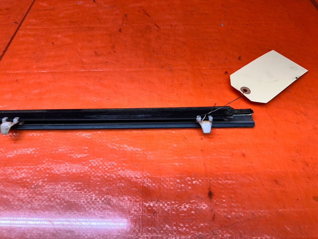 94 01 ACURA INTEGRA 2D LEFT DRIVER DOOR WINDOW GLASS TRIM OEM #3319