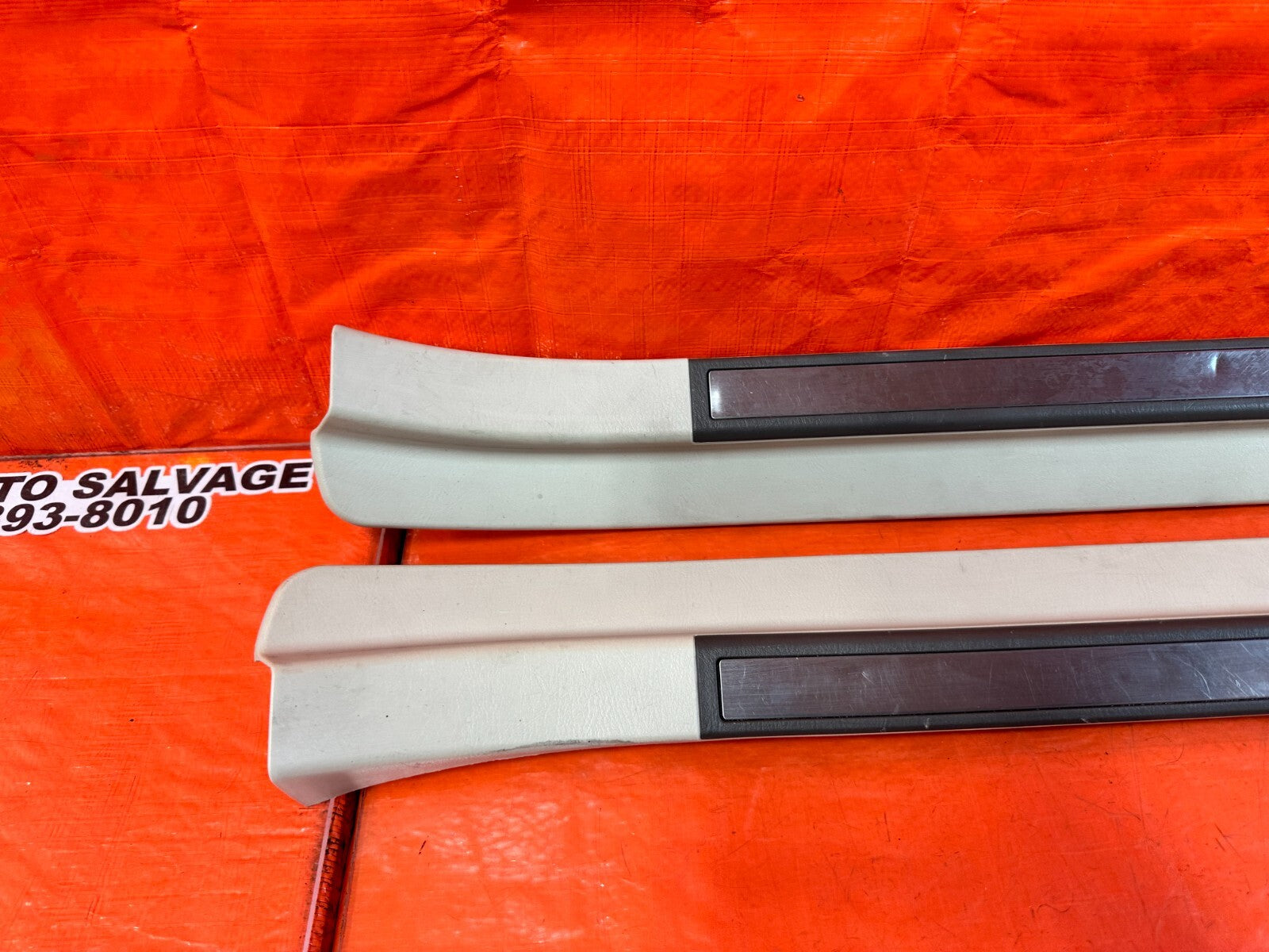 02 05 LEXUS SC430   LEFT AND RIGHT FLOOR PILLARS SCUFF PLATE SET   ECRU OEM 26112