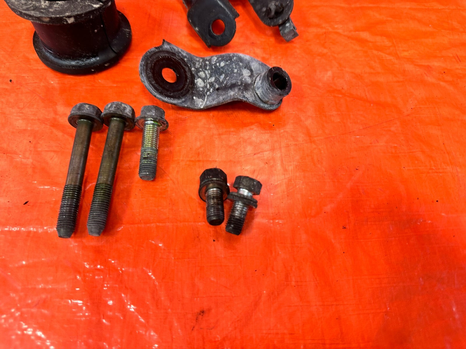 04 08 ACURA TSX   POWER STEERING RACK BRACKETS W/ BOLTS HARDWARE   OEM #2754