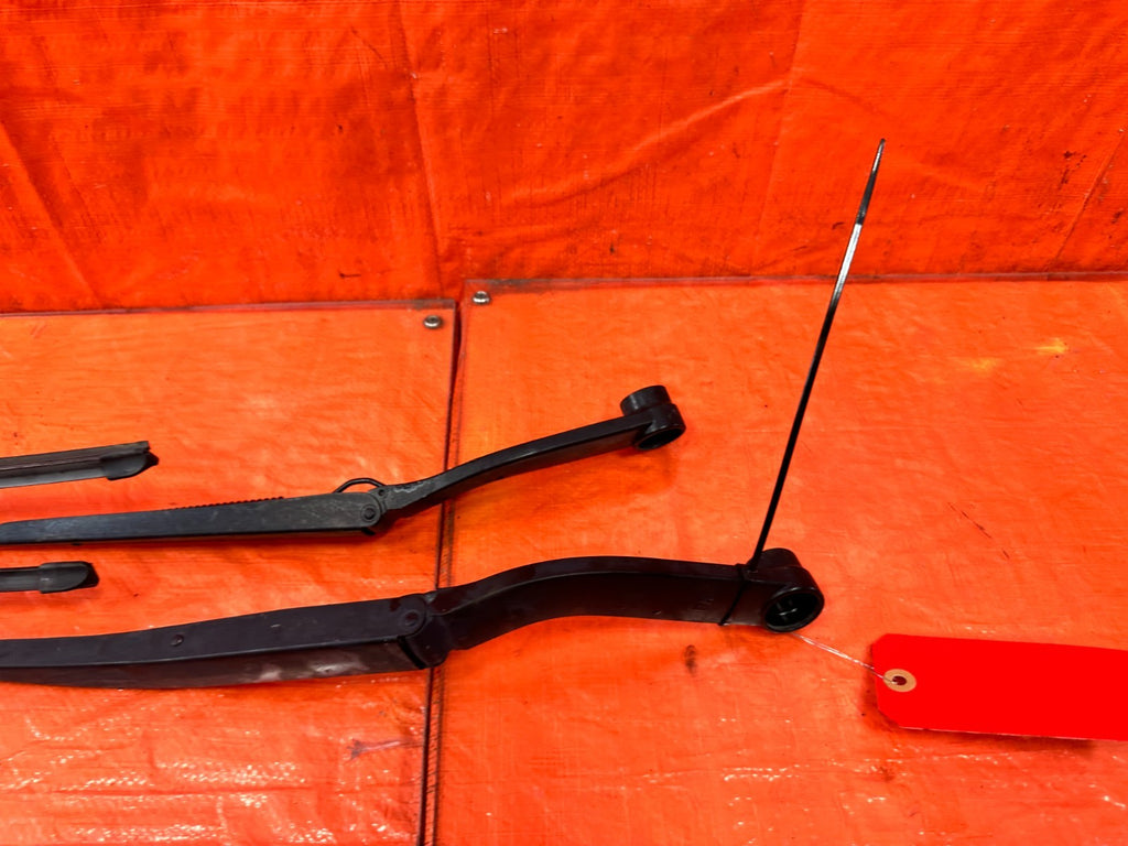 13 16 HYUNDAI GENESIS COUPE   LEFT & RIGHT WINDSHIELD WIPER ARMS   OEM #3023