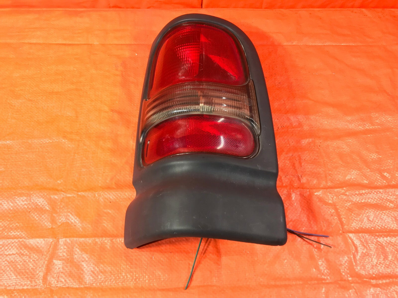 OEM 1998 1999 2000 DODGE RAM 1500 PASSENGER RIGHT TAIL LIGHT LAMP 98 99 550552200