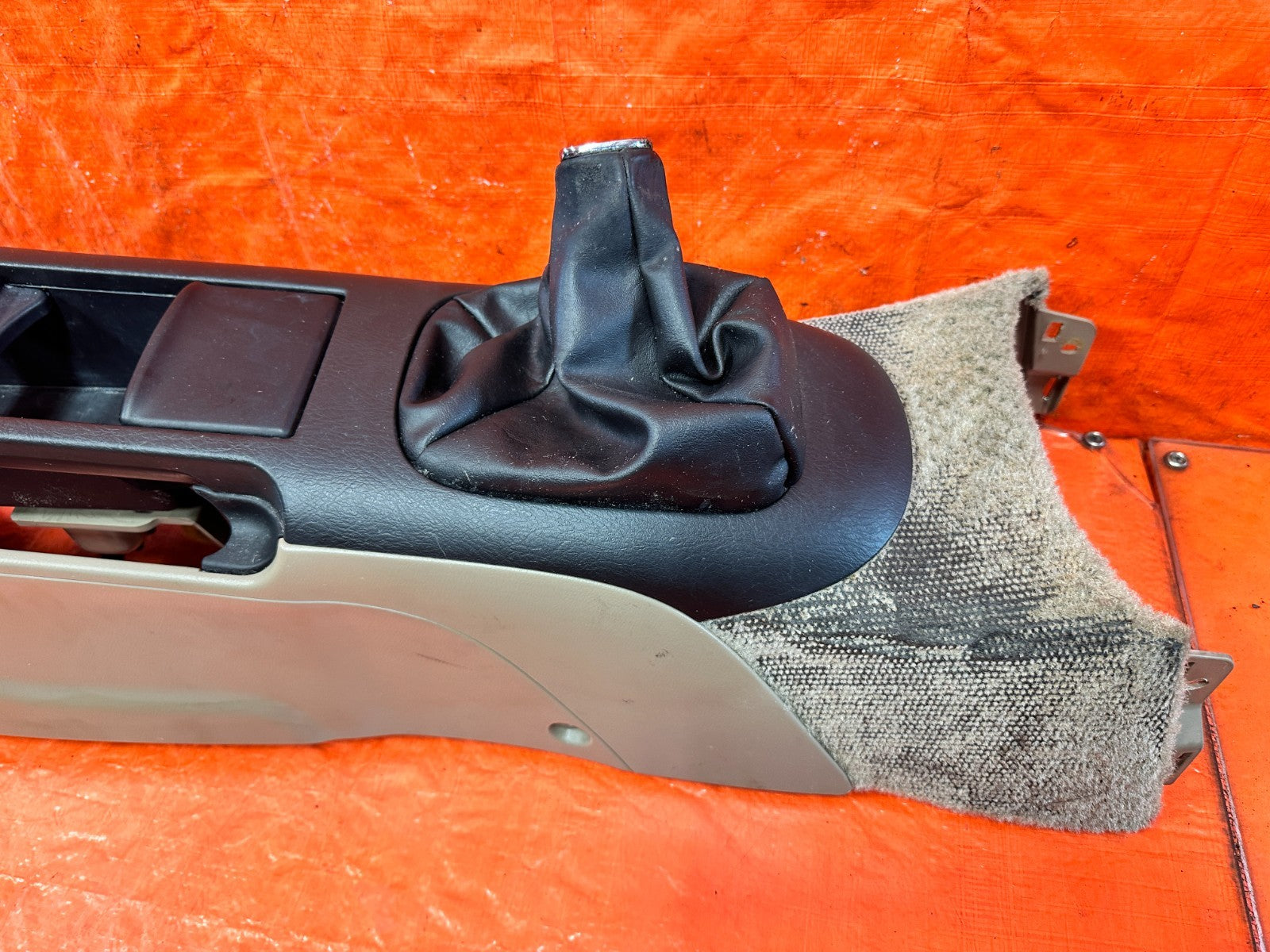 97 01 HONDA PRELUDE   ARM REST / CENTER CONSOLE STORAGE COMPARTMENT TAN OEM 32318