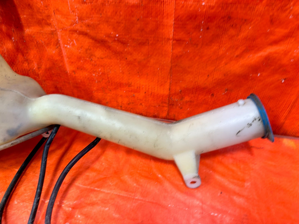 97 01 HONDA CR V CRV   WINDSHIELD WIPER RESERVOIR TANK W/ MOTOR   OEM #3012
