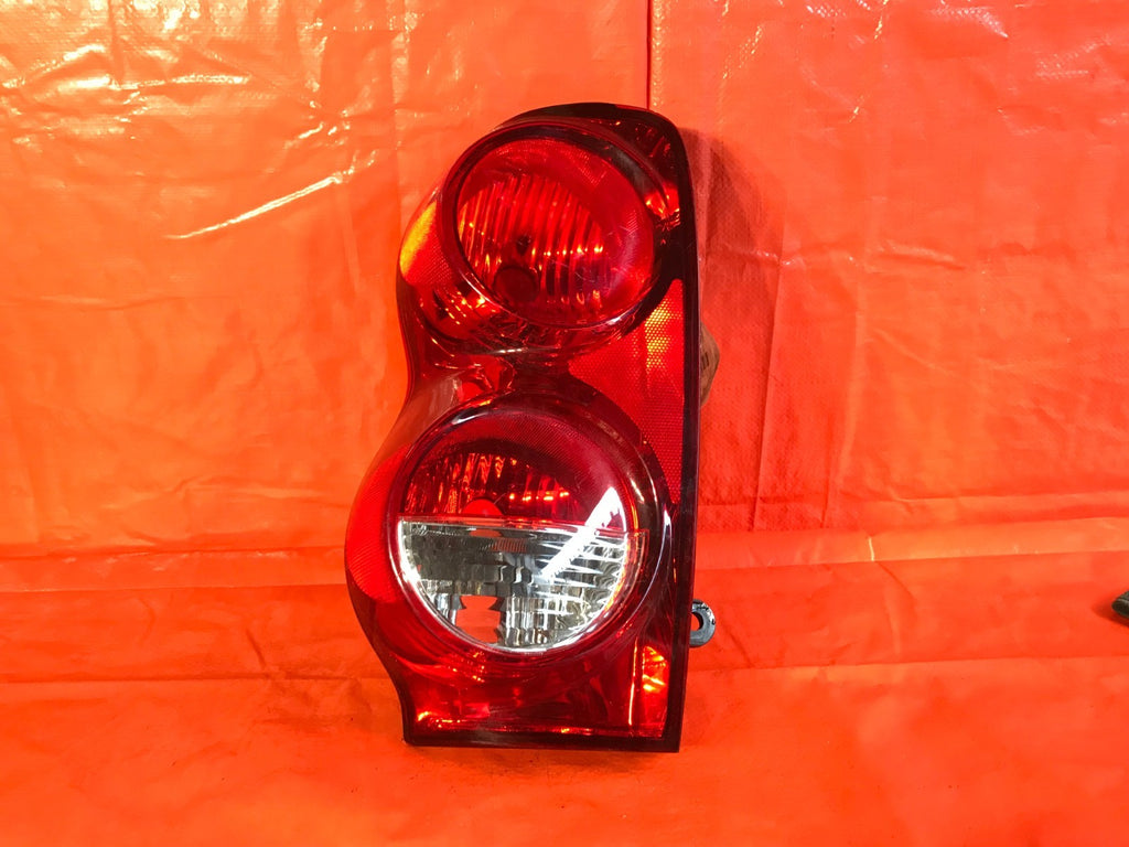 OEM 2005 05 DODGE DURANGO DRIVER LEFT TAIL LIGHT LAMP L LH0