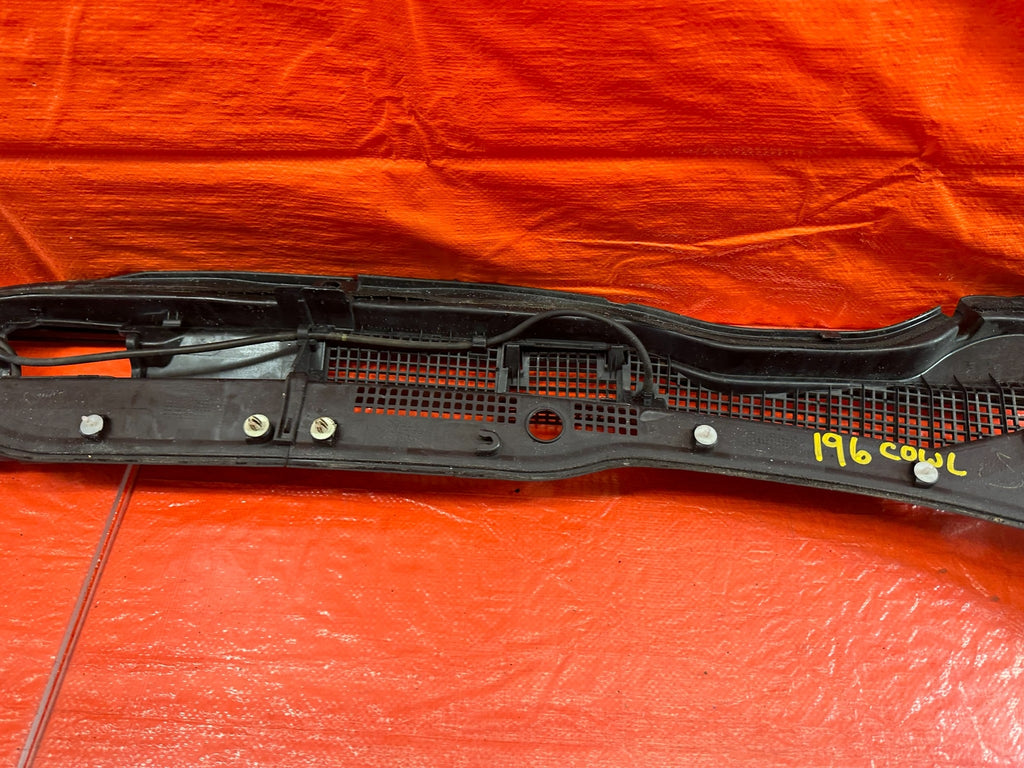 04 05 ACURA TSX   WINDSHIELD WIPER COWL TRIM PLASTIC   OEM FACTORY #19612