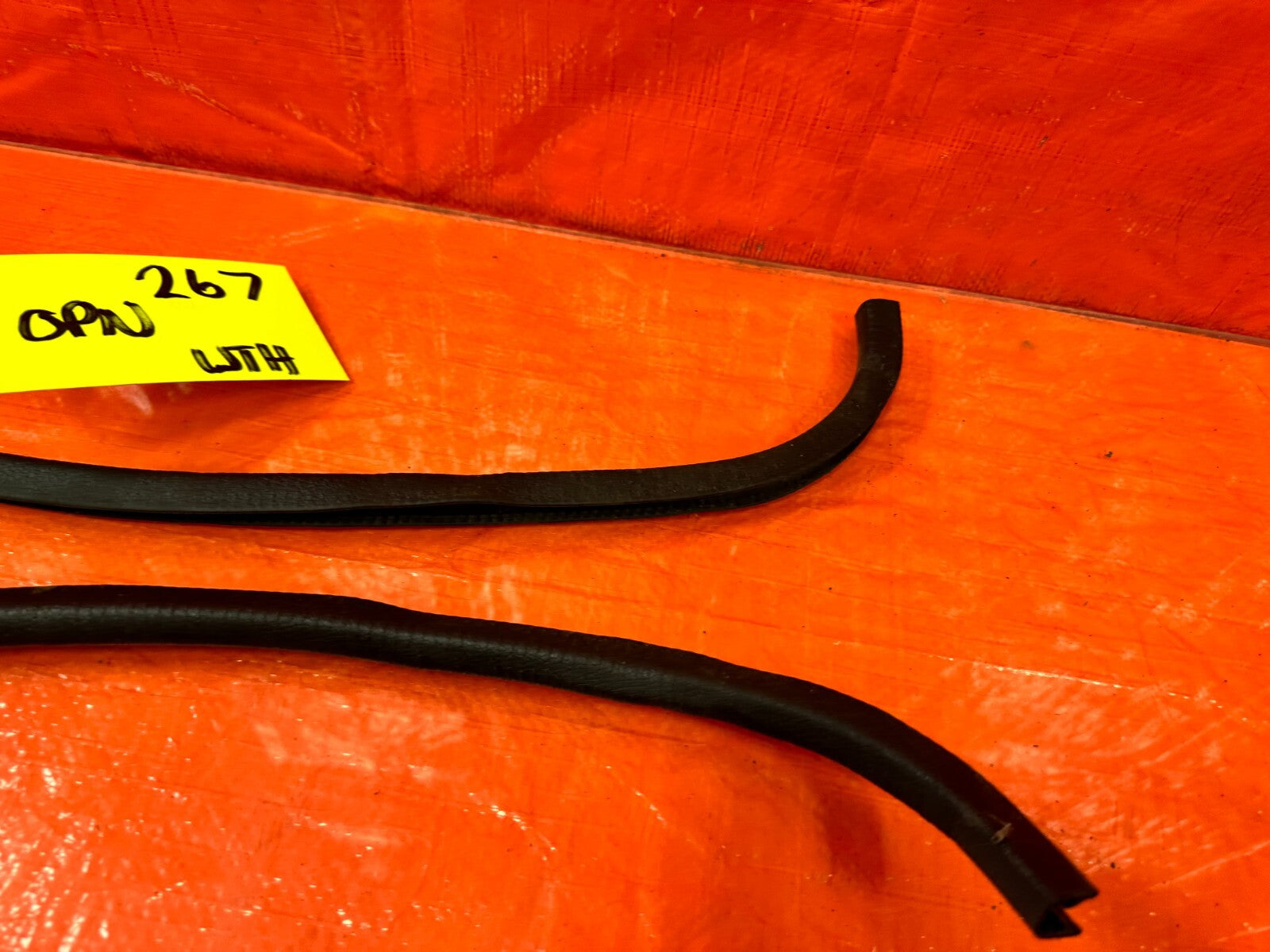 90 93 MAZDA MX 5 MIATA   CHASSIS TO DOOR OPEN TRIM WEATHER STRIP LEFT RIGHT #2676