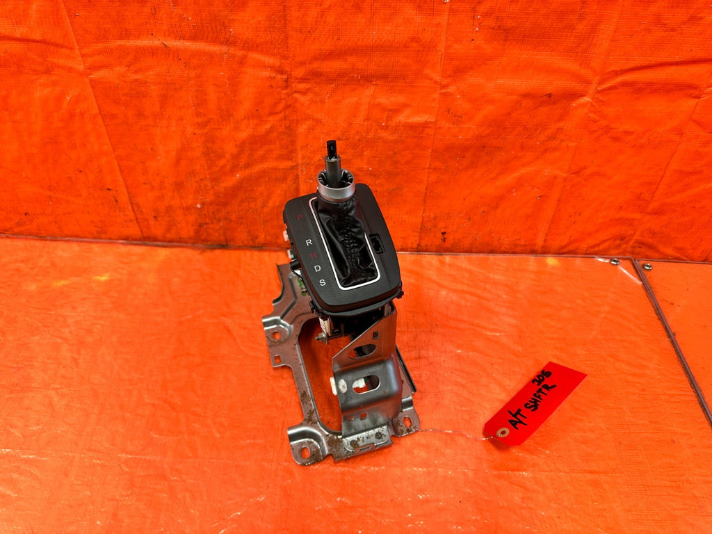 11 14 ACURA TSX   AUTOMATIC TRANSMISSION SHIFTER / GEAR SELECTOR   OEM 3051