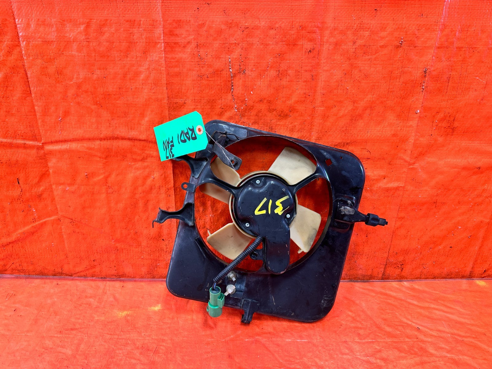 90 91 HONDA CIVIC HATCHBACK   AIR CONDITIONING AC CONDENSER COOLING FAN OEM 3172