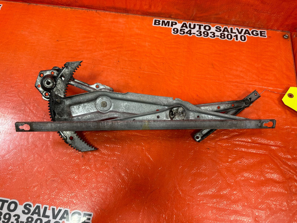 92 95 HONDA CIVIC DX COUPE HATCH RIGHT NON POWER WINDOW REGULATOR OEM 2572