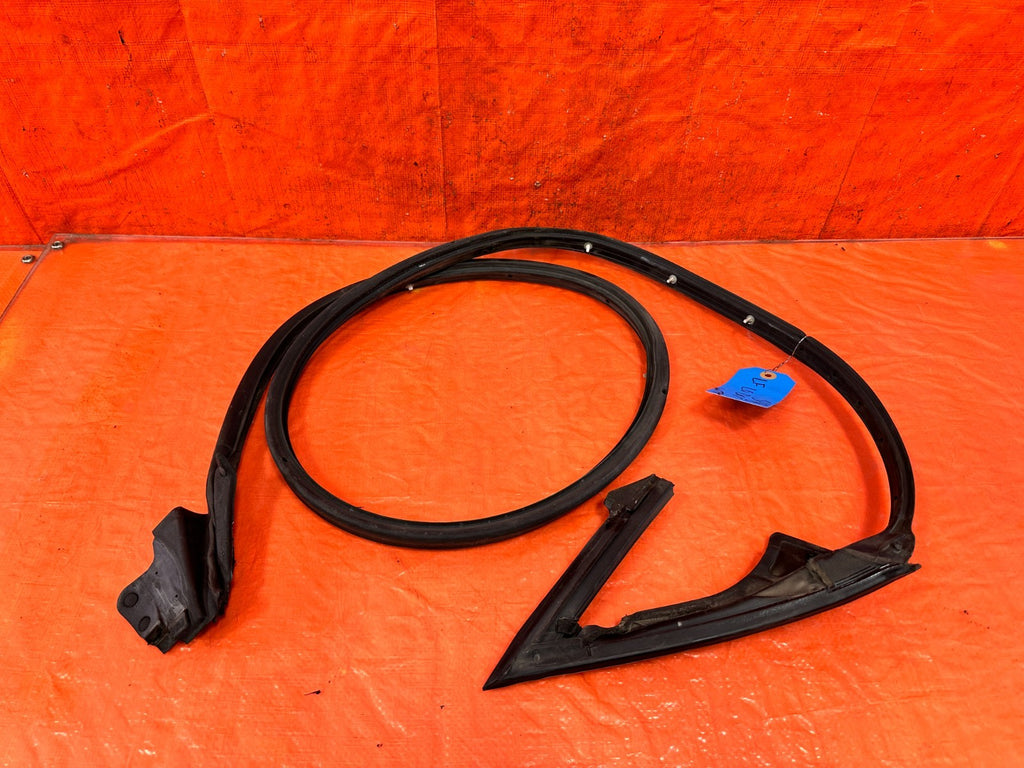 10 16 HYUNDAI GENESIS COUPE DRIVER LEFT DOOR WEATHER STRIP RUBBER SEAL GASKET 180