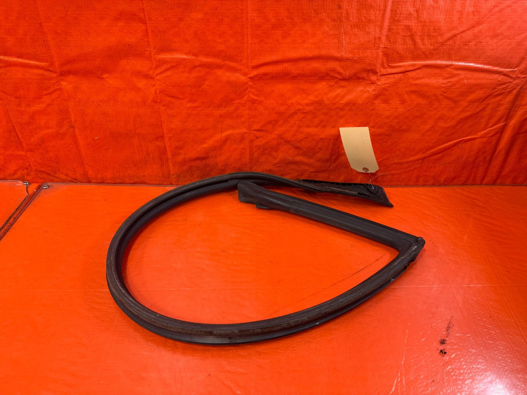08 15 INFINITI G37 & Q60 COUPE   RIGHT   UPPER WEATHER STRIP RUBBER OEM #3289