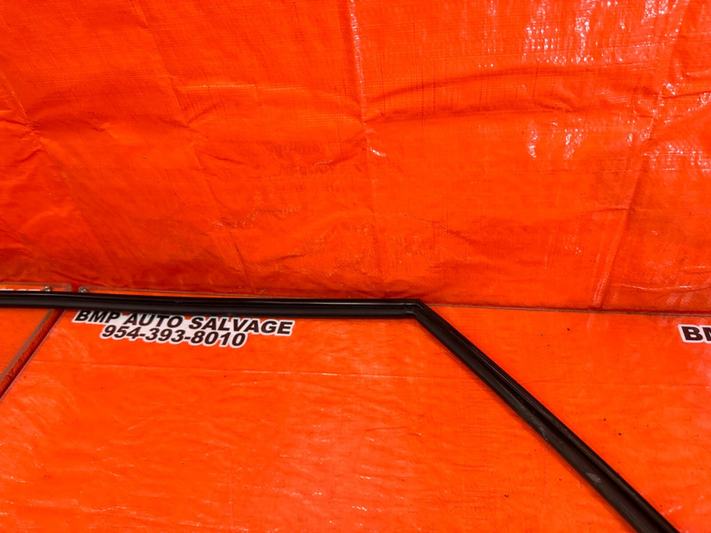 06 11 HONDA CIVIC COUPE PASSENGER RIGHT FRONT WINDOW GLASS RUN CHANNEL OEM #2602