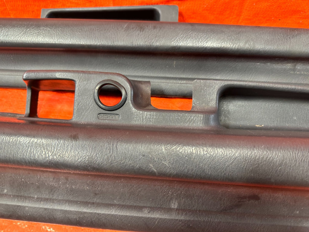 96 00 HONDA CIVIC COUPE   LEFT AND RIGHT FLOOR PILLARS SCUFF PLATES GRAY OEM 2854