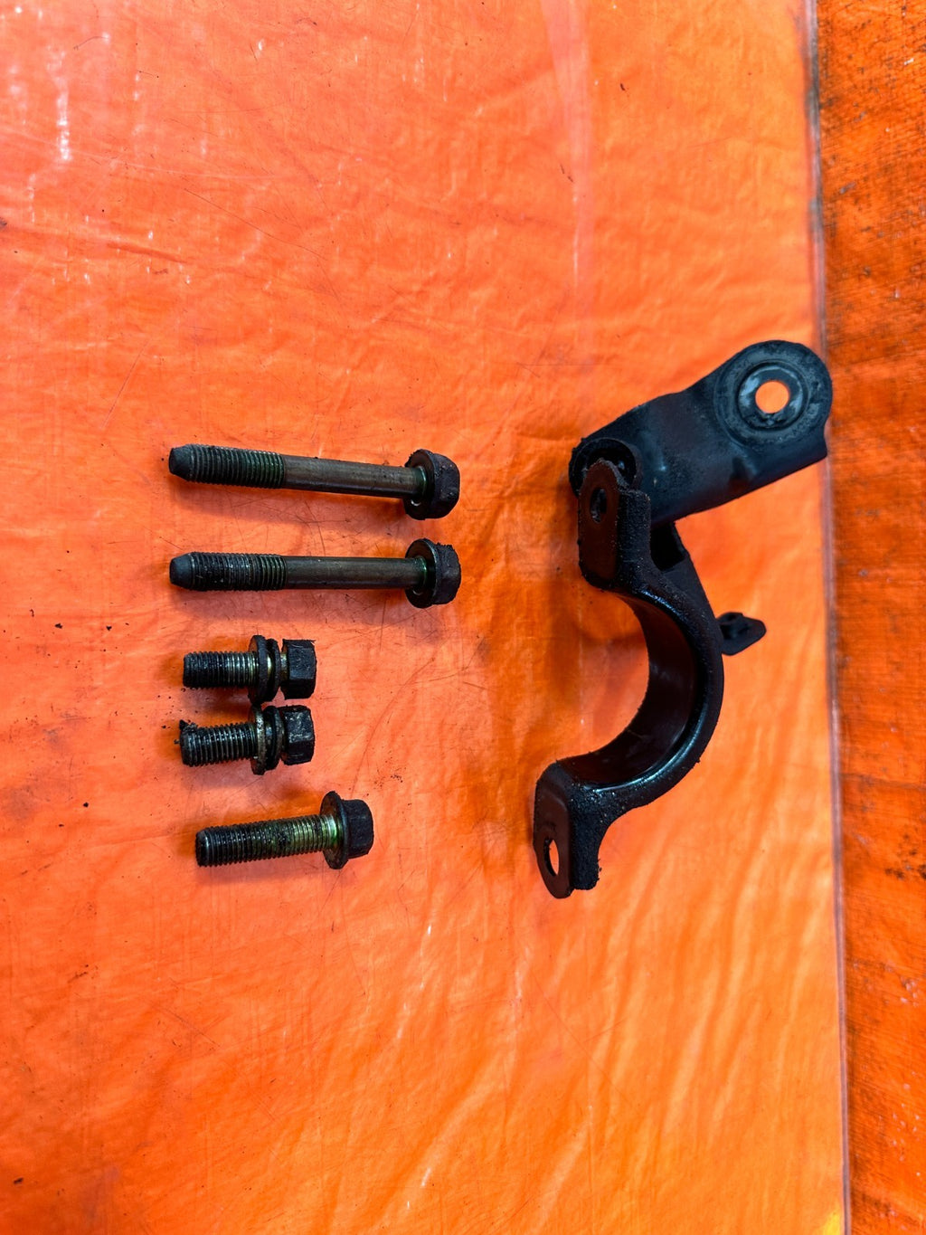 04 08 ACURA TSX   POWER STEERING RACK BRACKETS W/ BOLTS HARDWARE   OEM #3121
