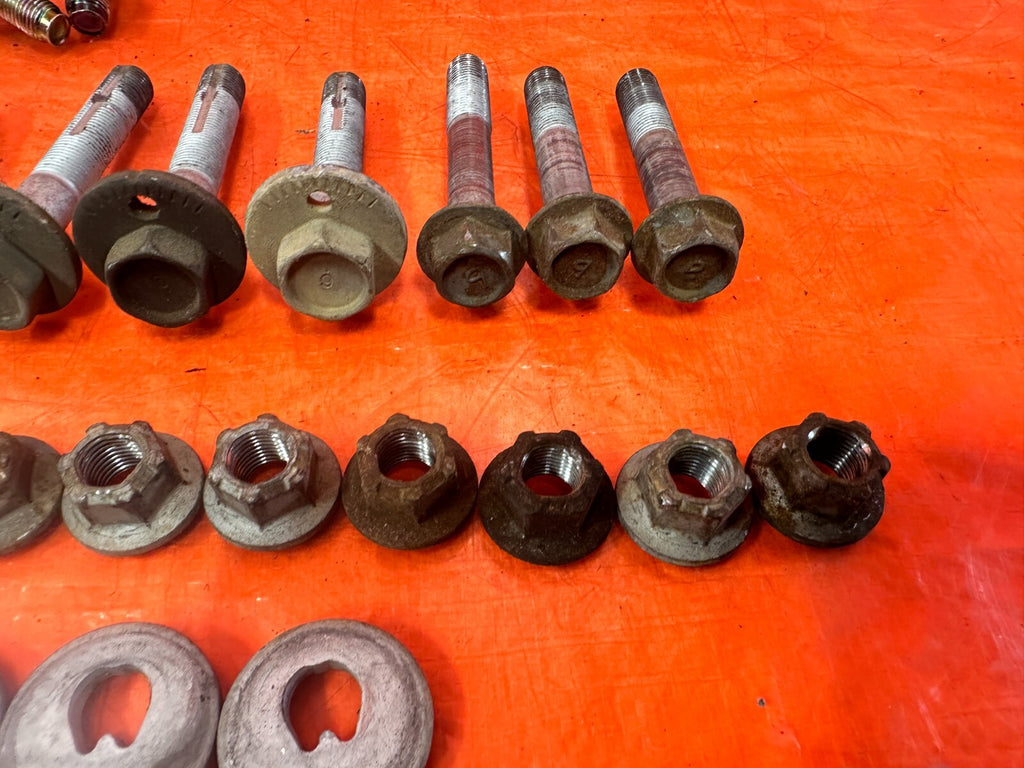 03 07 INFINITI G35 COUPE   REAR TRAILING ARM SPINDLE CAMBER CASTER BOLTS OEM 2982