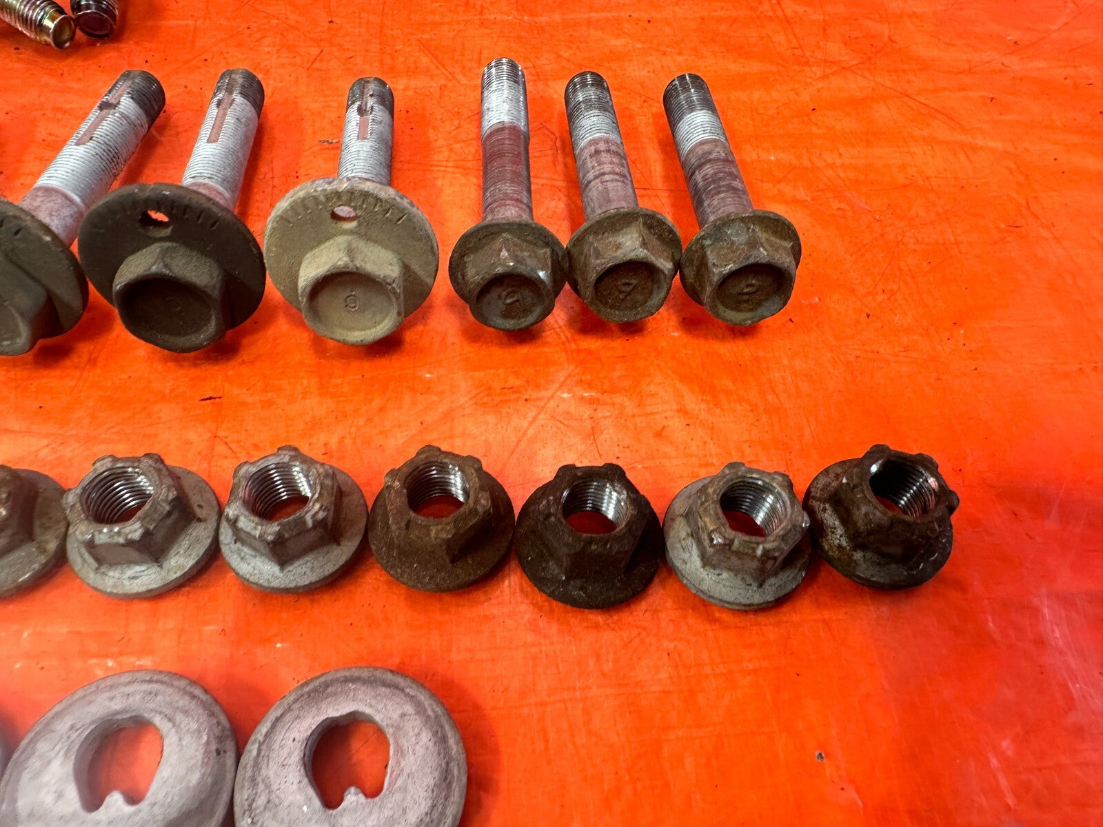 03 07 INFINITI G35 COUPE   REAR TRAILING ARM SPINDLE CAMBER CASTER BOLTS OEM 2982